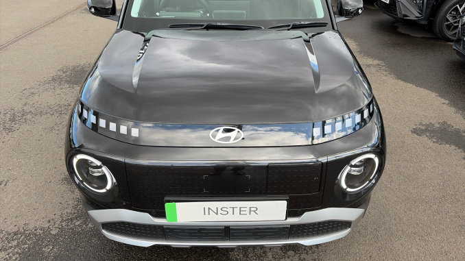 Hyundai INSTER 85kW 02 49kWh 5dr Auto Electric Hatchback - Image 8